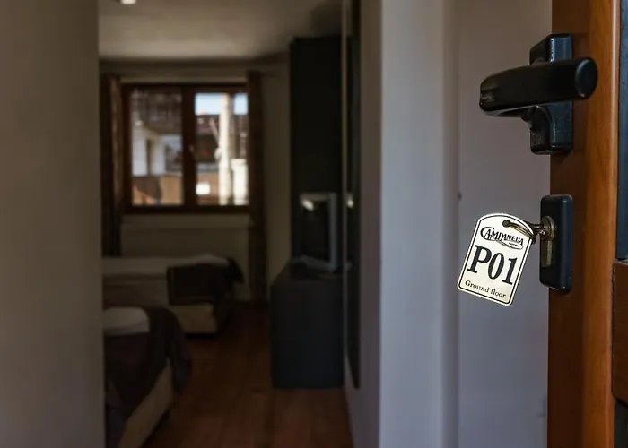 Velinov Boutique With Free Shuttle