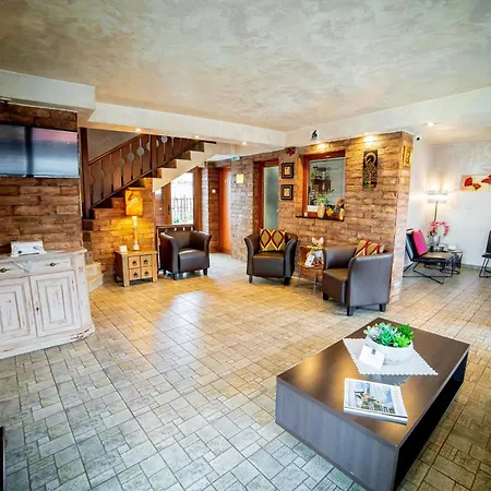 فندق Velinov Boutique 3*
